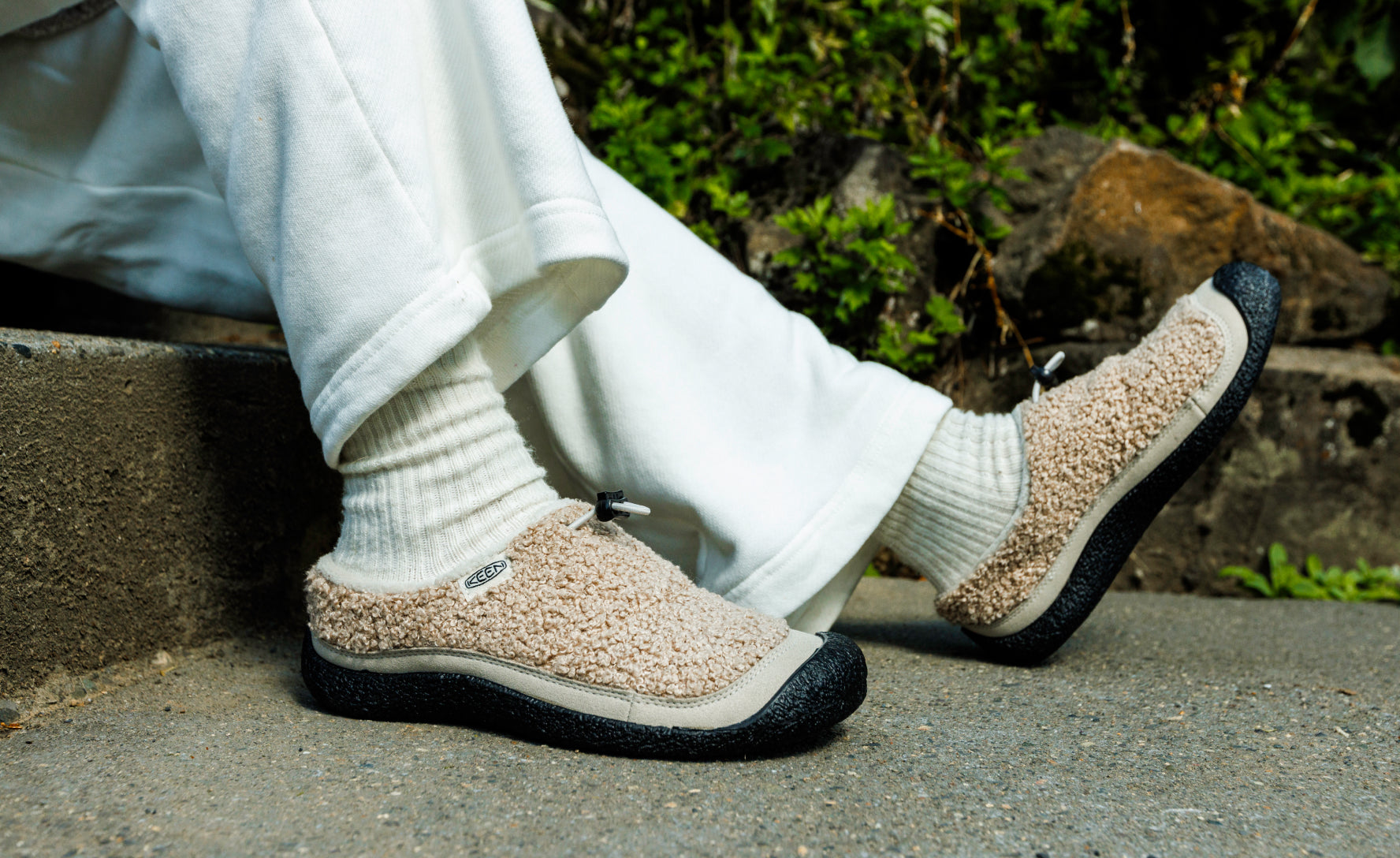 Women's Howser III Slide Plaza Taupe/Black KEEN Footwear