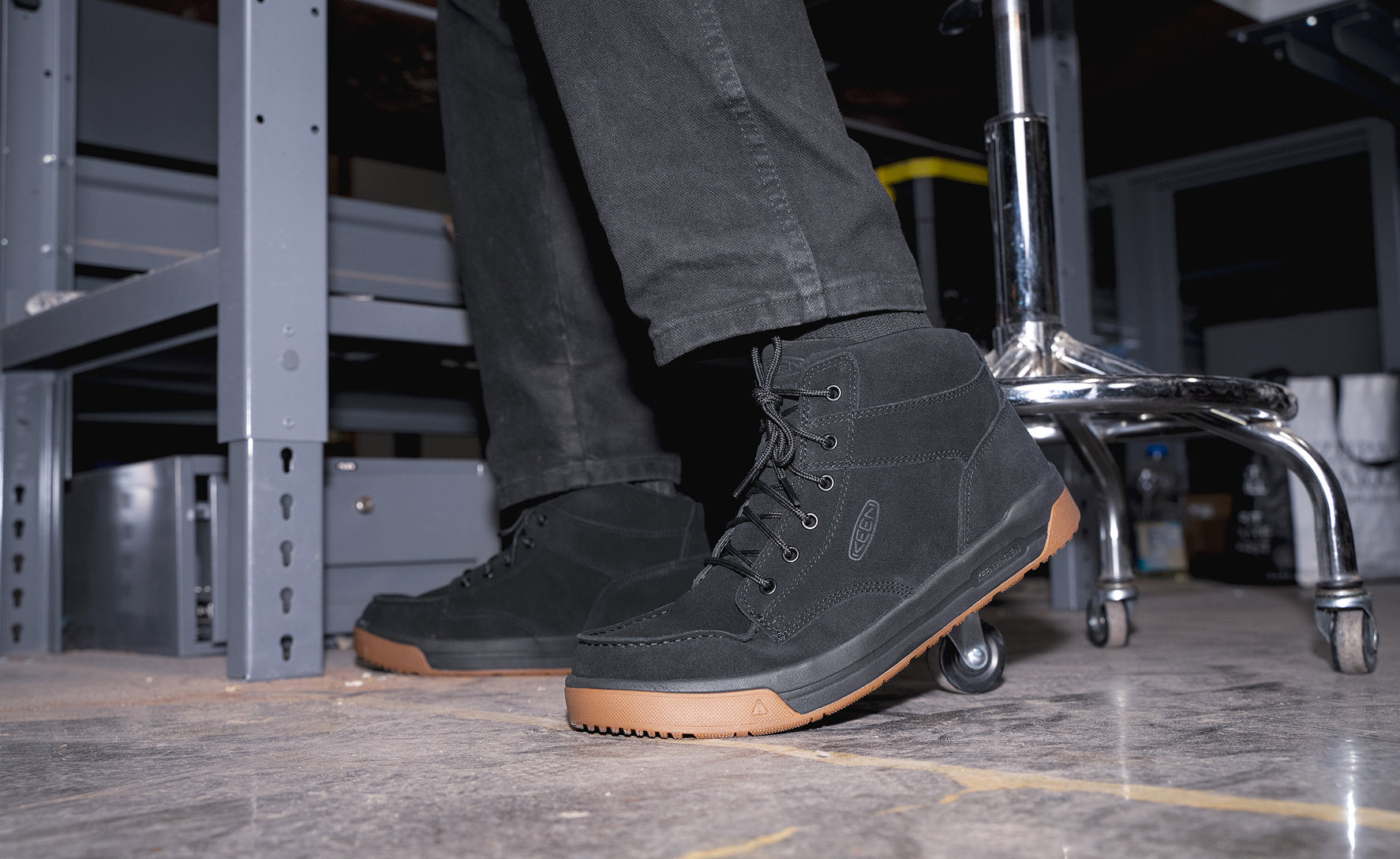 (取寄) キーン ユーティリティ メンズ ギブソン ブーツ (ソフト トゥ) KEEN Utility men Gibson Boot (Soft Toe) Black/Gum Men's Gibson Boot (Soft Toe) | Black/Gum | KEEN Footwear