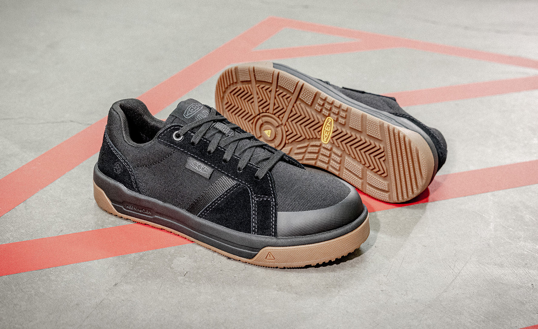 きーん Women's Kenton Work Shoe (Carbon Toe) | Black/Gum | KEEN Footwear