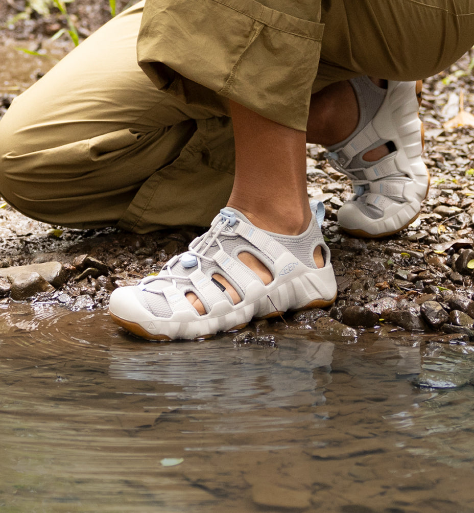 KEEN 新品ブラウン フラットシューズ ストラップ付 24.5センチ、EU38
