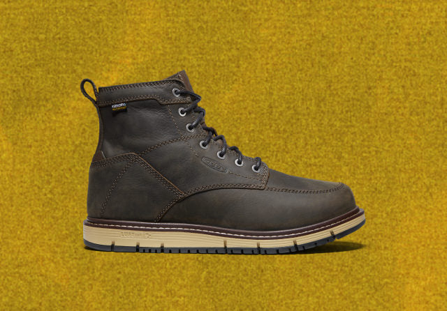 Product shot of men's boots crafted from brown leather, emphasizing durability and a classic outdoor aesthetic.