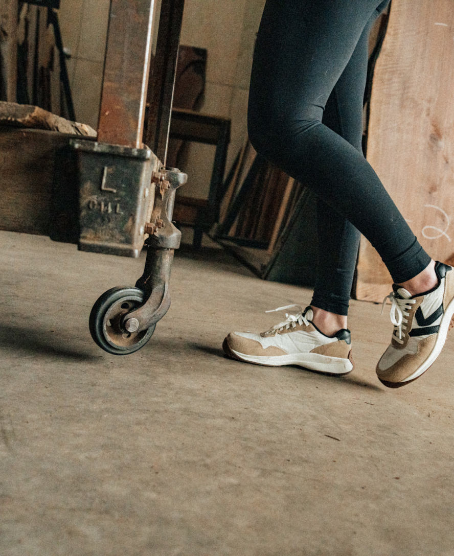 Women's KS86 Utility Work Sneaker (Carbon Toe) | Safari/Black