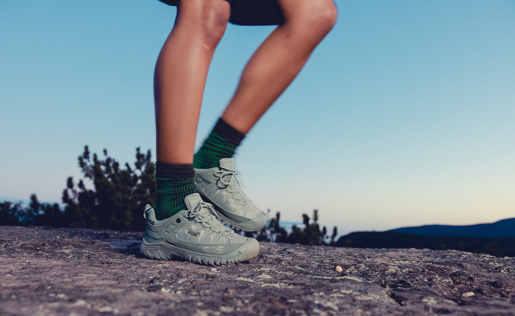 トレック Men's Targhee III Wide Hiking Shoes | Bungee | KEEN Footwear