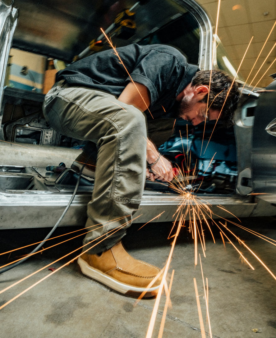 Men's Gibson Chelsea Work Boot (Carbon Toe) | Belgian/Gum | KEEN