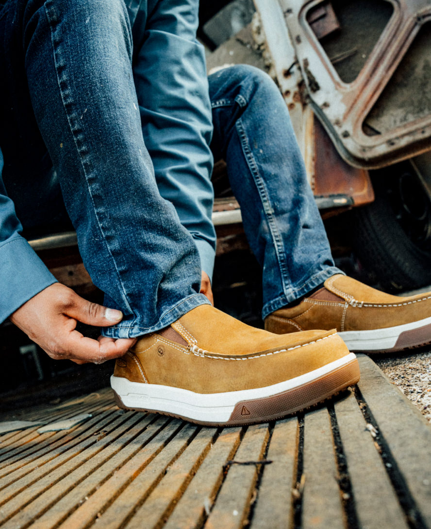 Men's Gibson Slip-On Work Shoe (Carbon Toe) | Black/Gum | KEEN