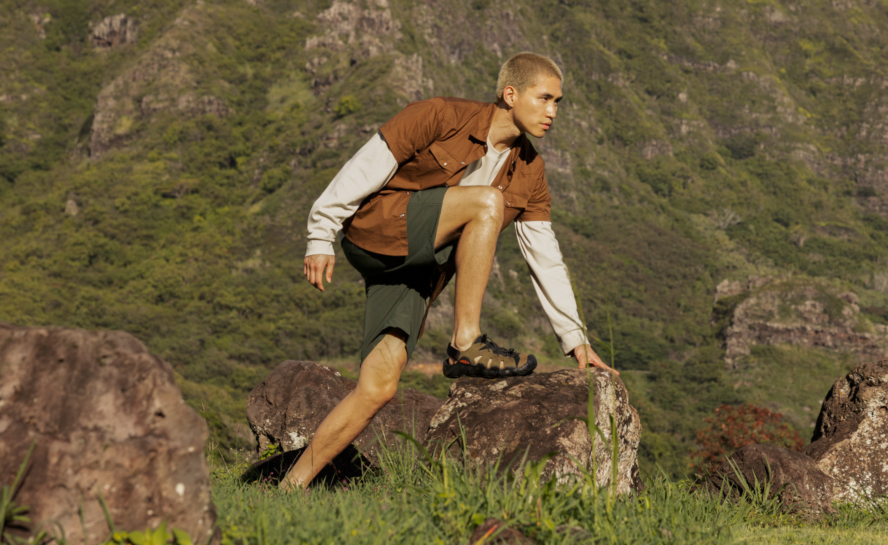 Men's Hyperport Fisherman Leather Sandal | Dark Olive/Black | KEEN
