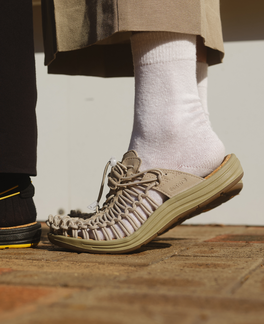 靴 KEEN UNEEK II CONVERTIBLE Plaza Taupe All Gender UNEEK II Convert | Plaza Taupe | KEEN Footwear