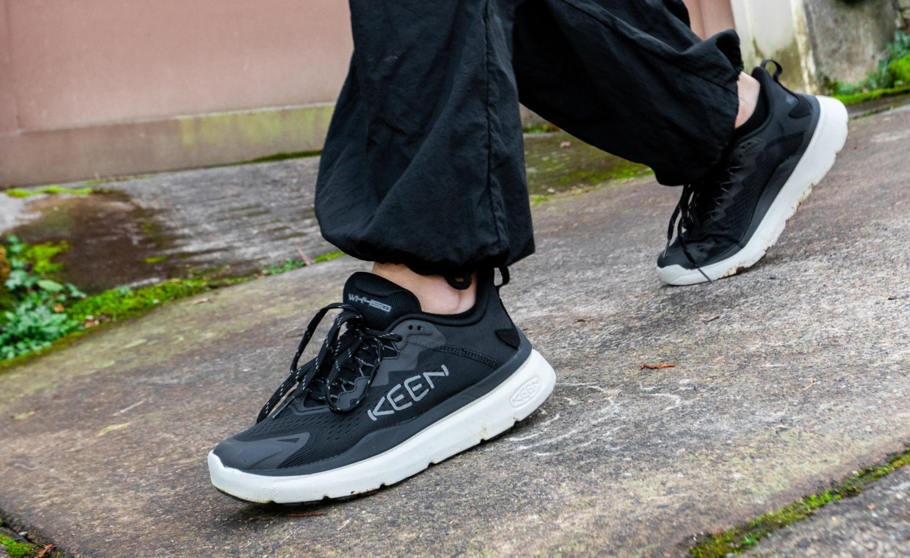 Women's WK450 Walking Shoe | Black/White | KEEN Footwear